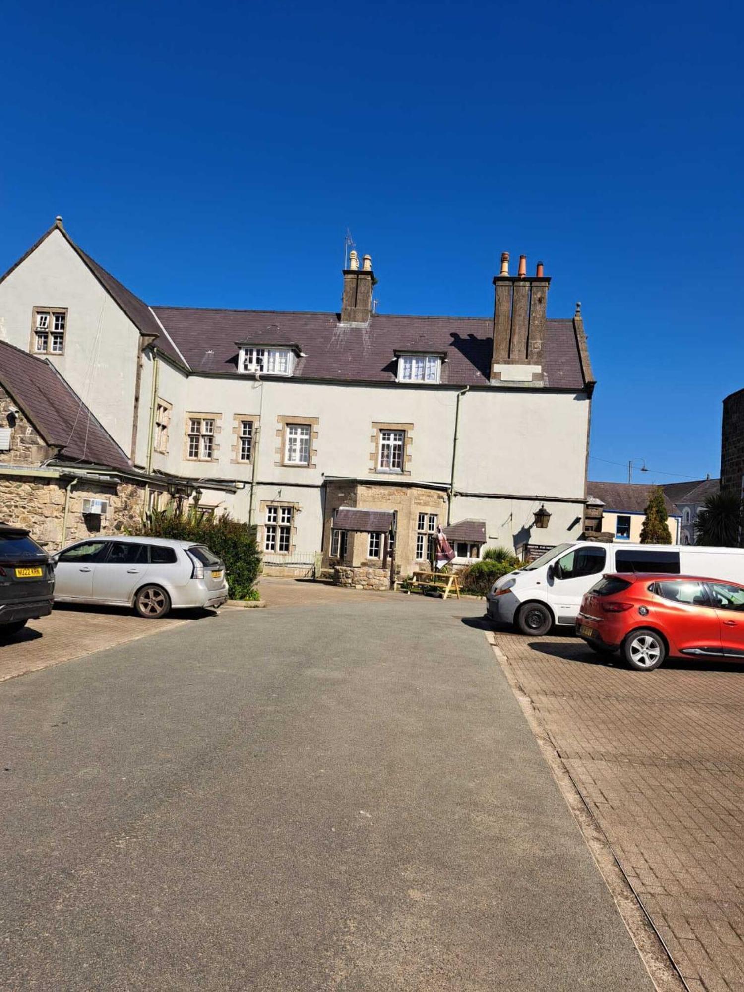 The Bull Hotel Llangefni Exterior foto