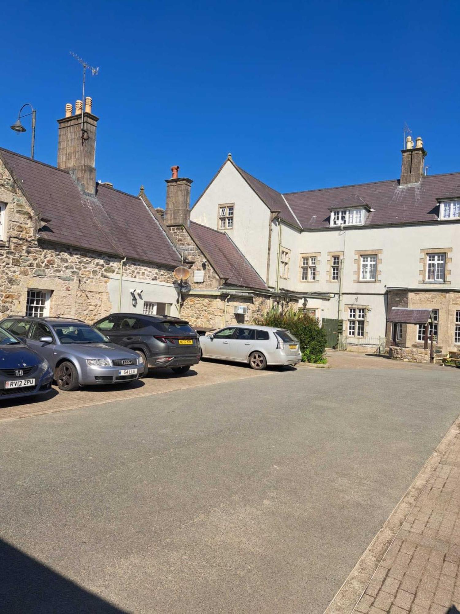 The Bull Hotel Llangefni Exterior foto